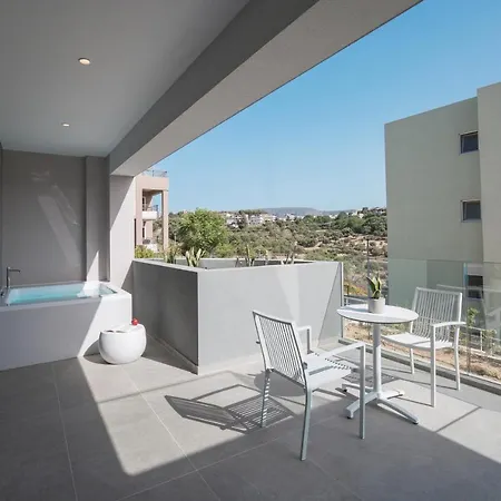 アパートホテル Noemie Luxury ハニア