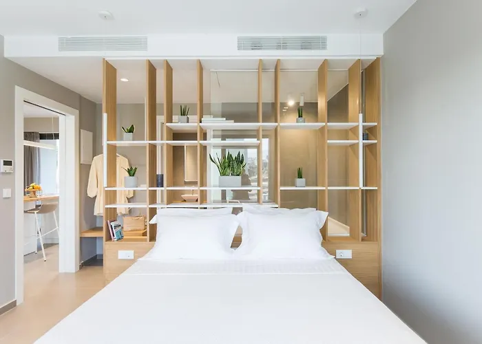 Noemie Luxury 하니아